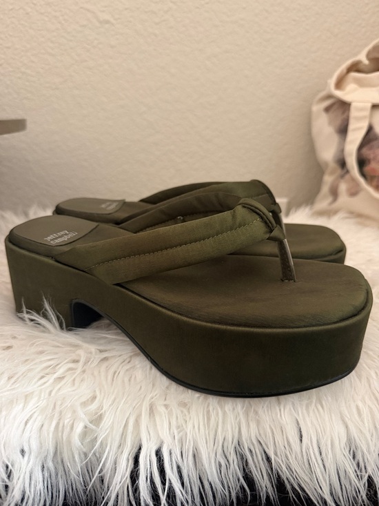 Jeffrey Campbell Shoes - Olive Platform Flip Flop Sandals